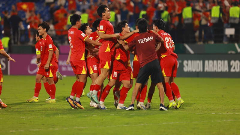 Các học viện chuyên nghiệp theo tiêu chuẩn quốc tế là "lò luyện" tạo nên những ngôi sao có tư duy và thể chất hiện đại.