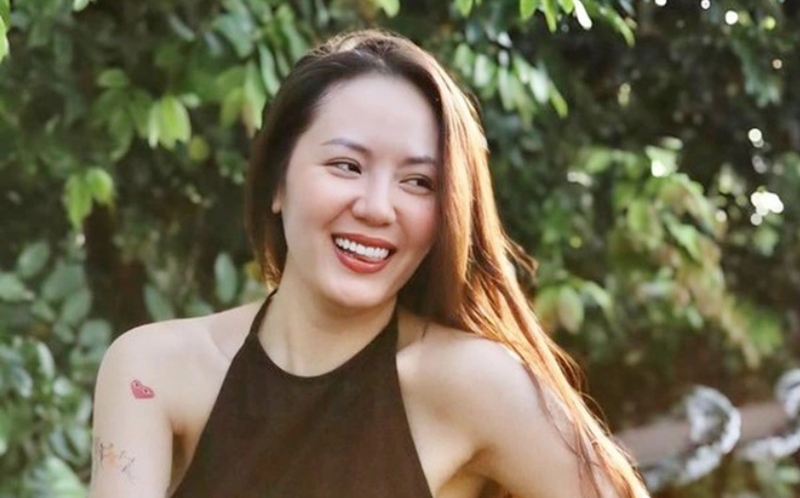 Ca sĩ Phương Linh sinh năm 1984, quê Thanh Hóa, được khán giả yêu mến nhờ giọng hát nhẹ nhàng và hình ảnh thanh lịch. 