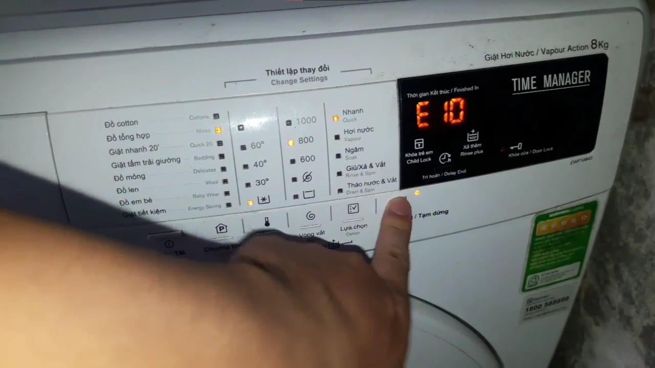 Chi phí sửa lỗi E10 phụ thuộc vào nguyên nhân, từ vệ sinh đơn giản đến thay van cấp hoặc kiểm tra bo mạch. 