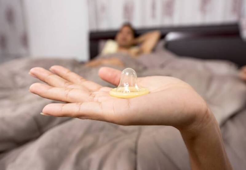 Chọn đúng kích cỡ, chất liệu và chất bôi trơn có thể giúp cải thiện cảm giác khi dùng bao cao su.