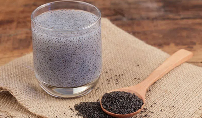 Hạt chia tuy nhỏ bé nhưng chứa hàm lượng Omega-3 và chất xơ vượt trội hơn nhiều loại hạt khác.