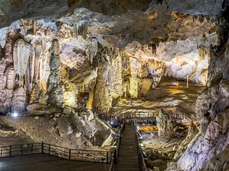 Động Phong Nha, Động Thiên Đường và Hang Sơn Đoòng là những điểm đến nổi bật tại vùng di sản.